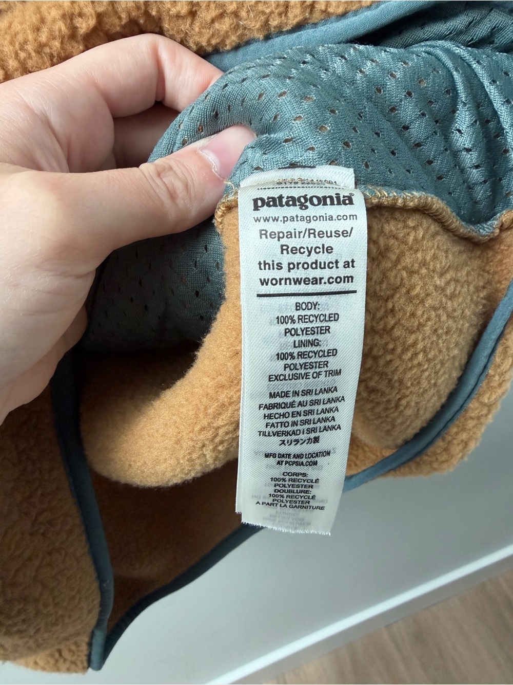 Patagonia Women's Retro Pile Marsupial - Picture 4 of 4